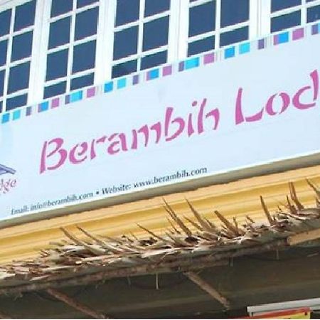 Berambih Lodge Kuching Kültér fotó